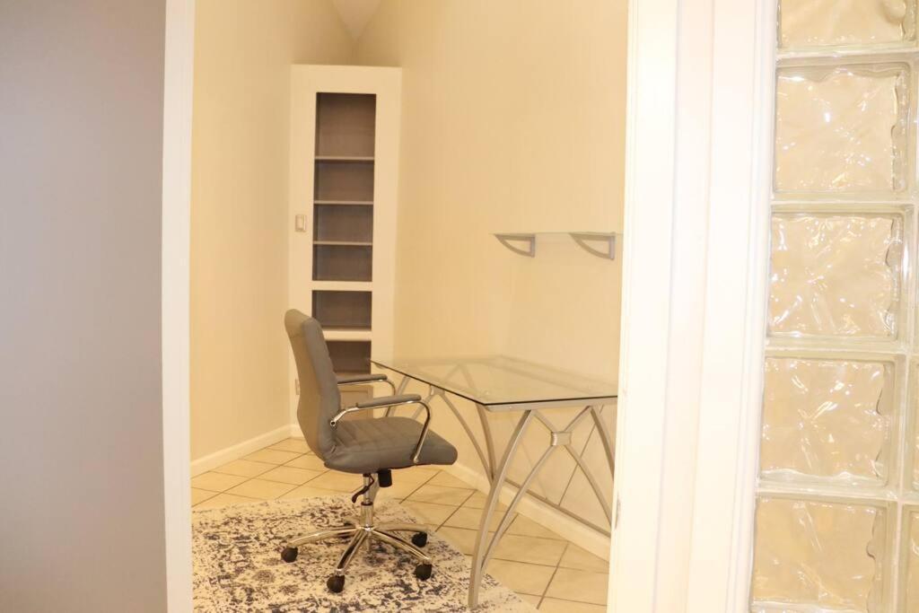 Вилла 2 Bdr With Workspace & Patio In Montrose Хьюстон Экстерьер фото