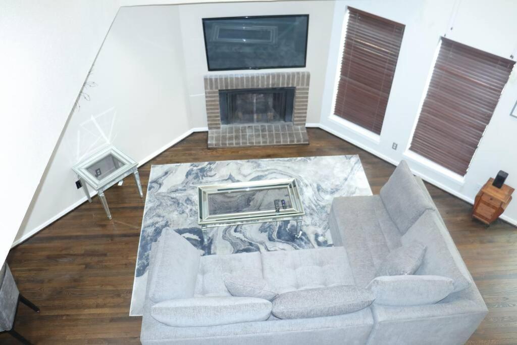 Вилла 2 Bdr With Workspace & Patio In Montrose Хьюстон Экстерьер фото