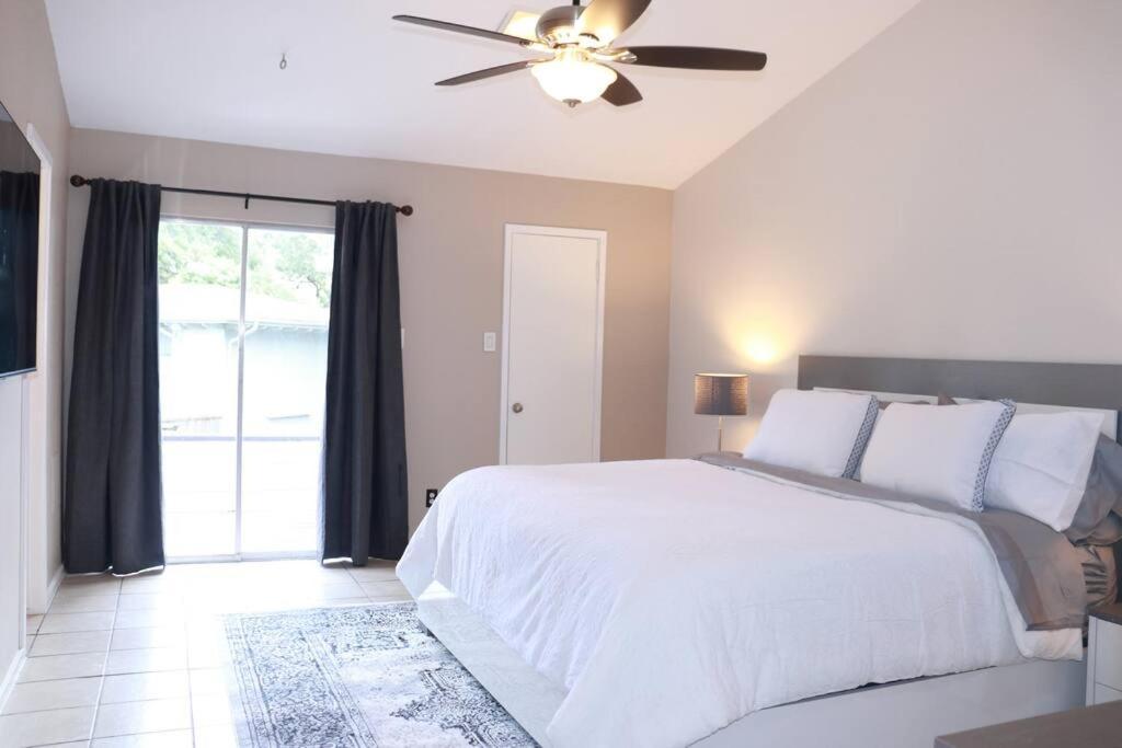 Вилла 2 Bdr With Workspace & Patio In Montrose Хьюстон Экстерьер фото